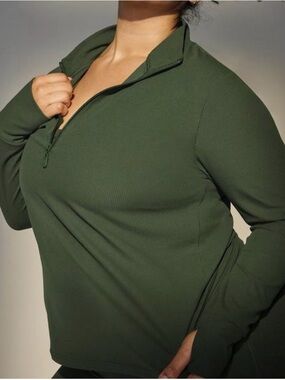Women’s Performance Olive Green Quarter-Zip Long Sleeve Top